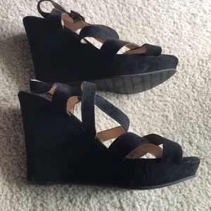 Black wedges